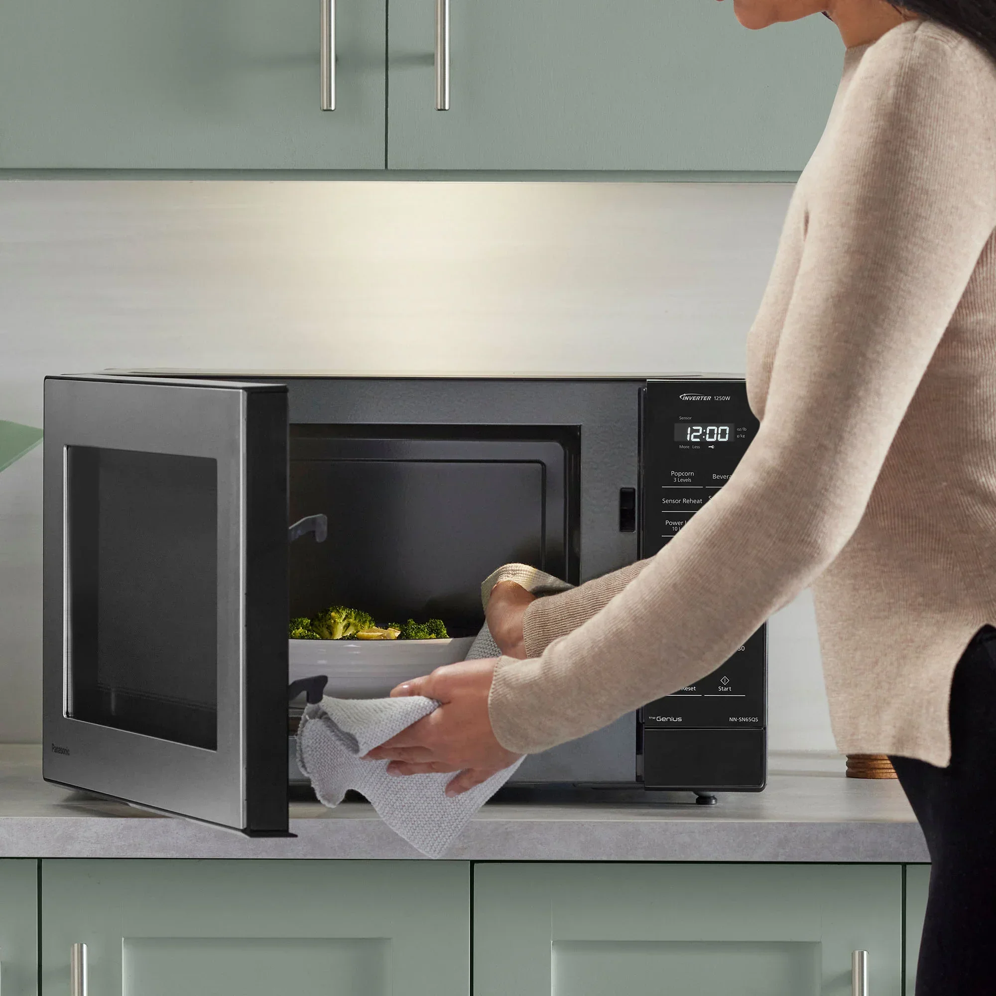 1.2 Cu. Ft. Inverter Microwave 1250W - NN-SN65QSD - Image 10
