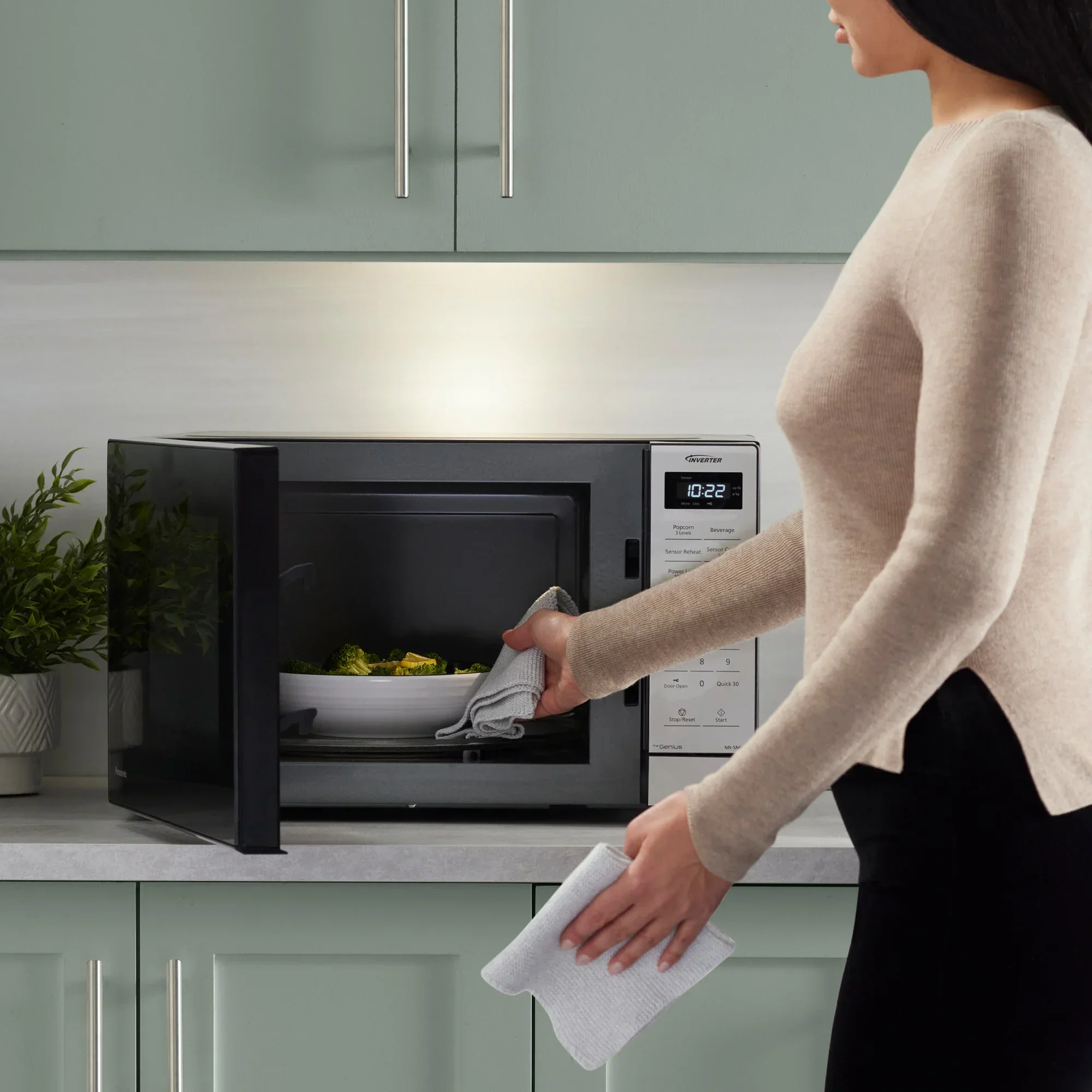 1.2 cu. ft. Inverter Microwave 1250W - NN-SN68QB - Image 10