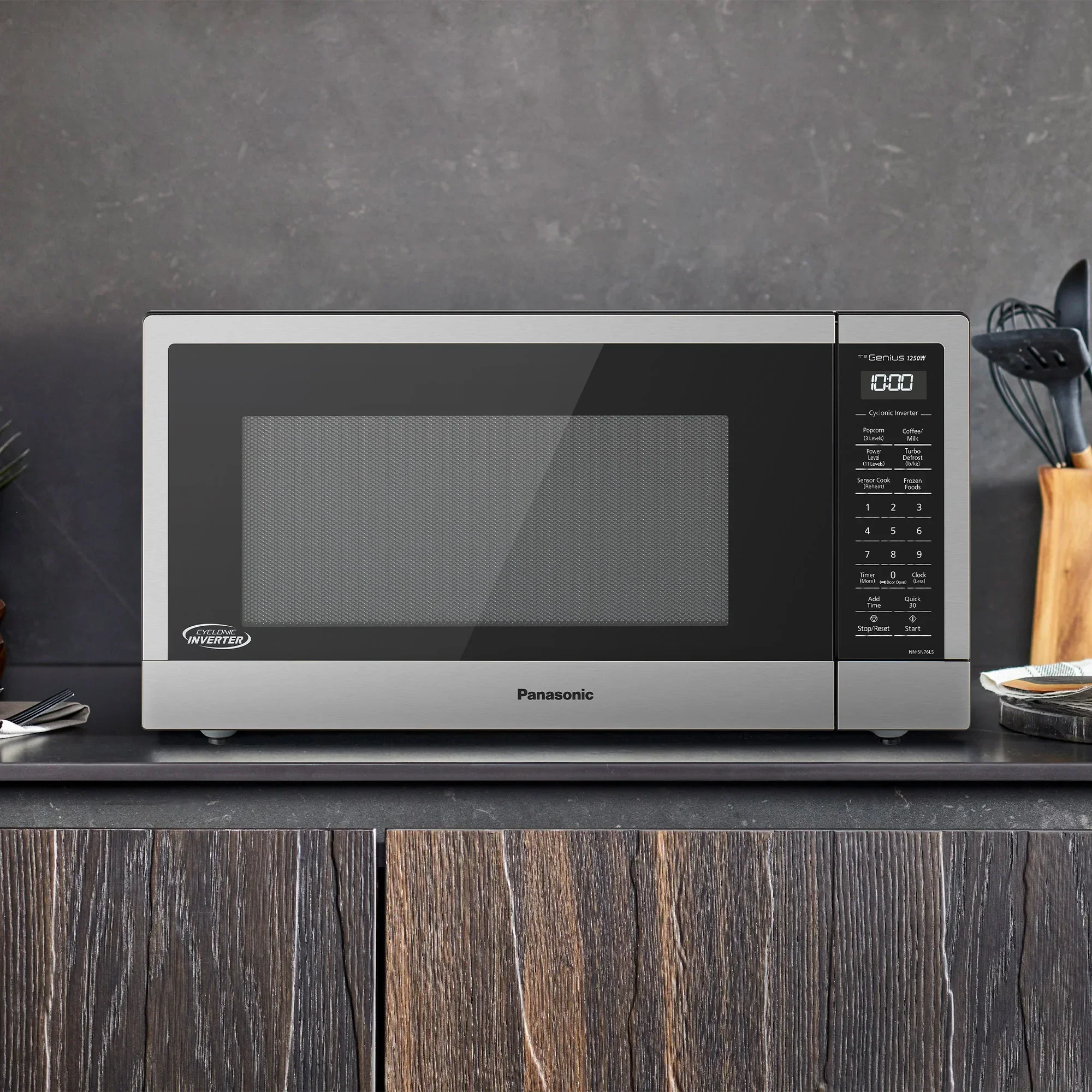 1.6 cu.ft. Cyclonic Wave Inverter Microwave, 1250W -NN-SN76LS - Image 4