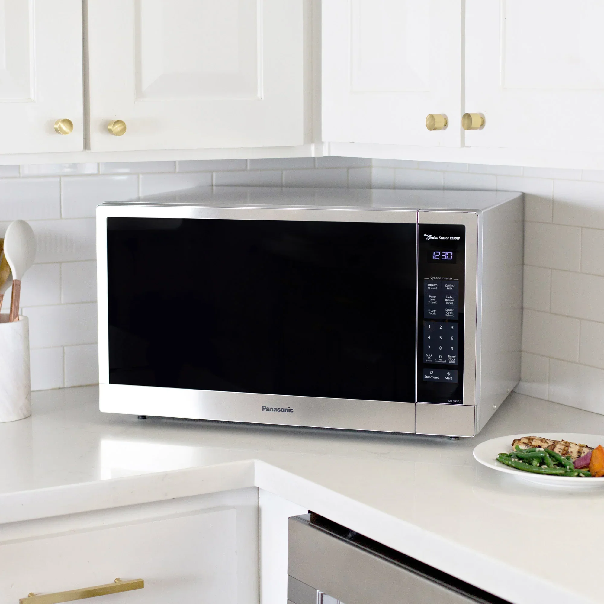 2.2 cu.ft. Cyclonic Wave Inverter Microwave, 1250W - NN-SN97JS - Image 4