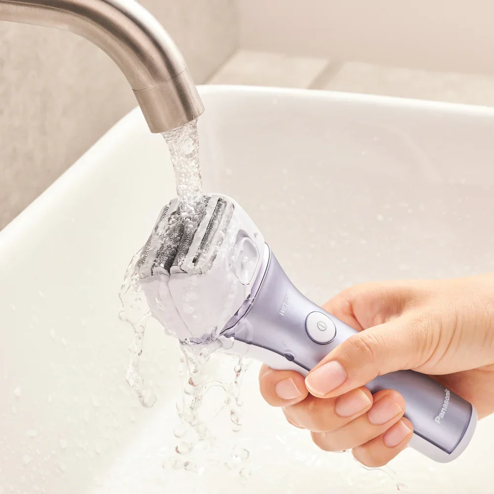4-Blade Women's Electric Shaver + Bikini Attachment - Image 3