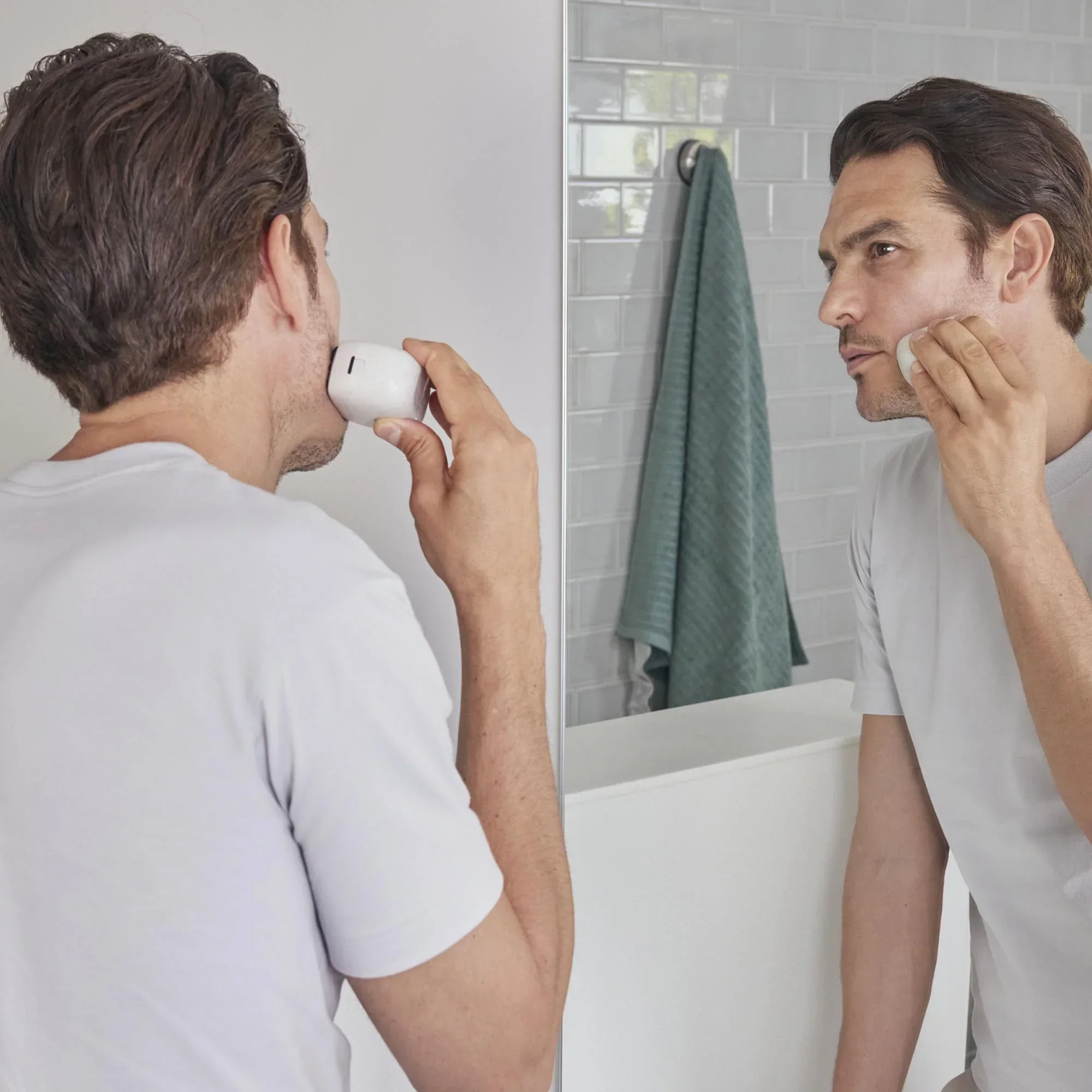 ARC5 PALM-Sized 5-Blade Electric Luxury Razor - Image 9