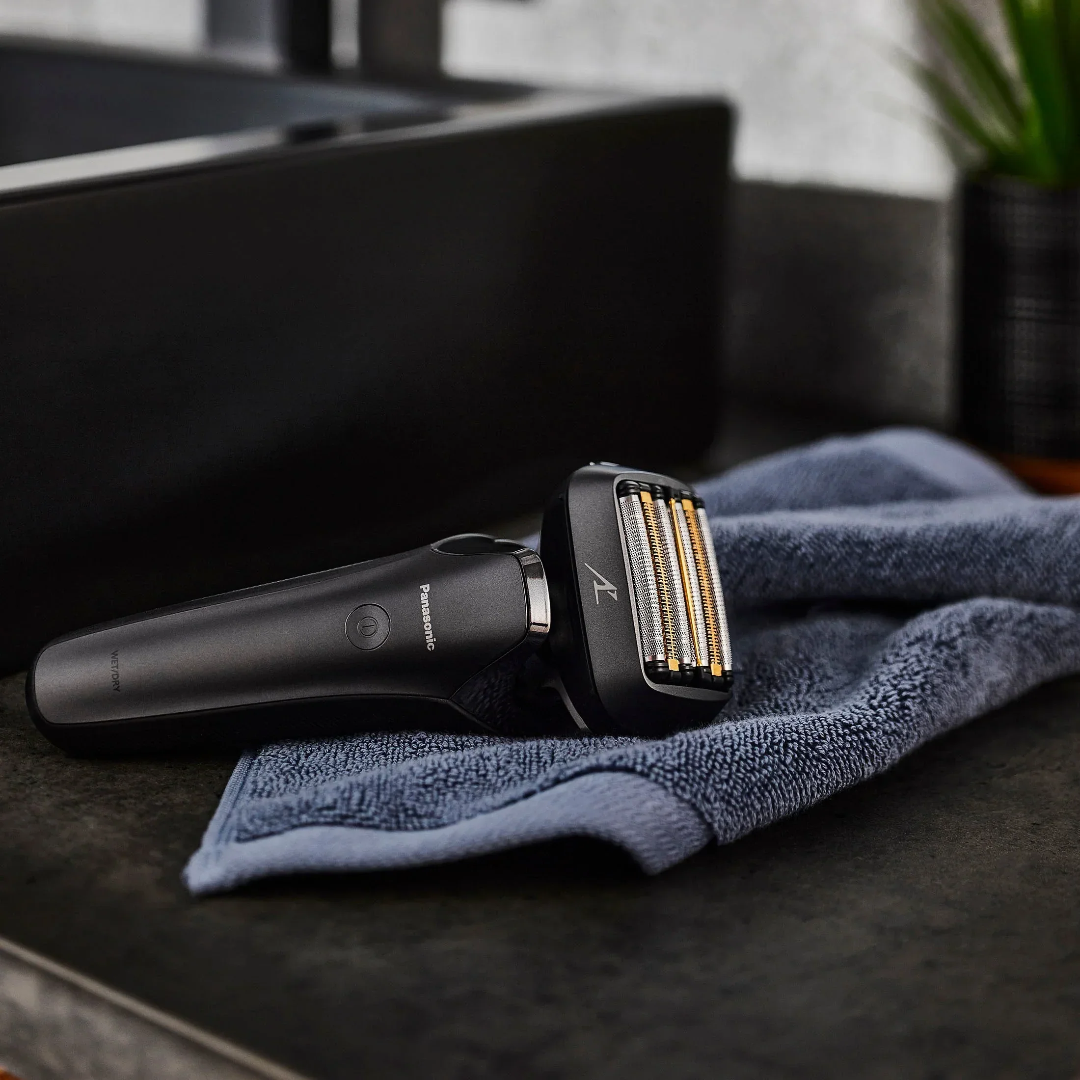 ARC6 Luxury 6-Blade Men's Electric Shaver - Image 14