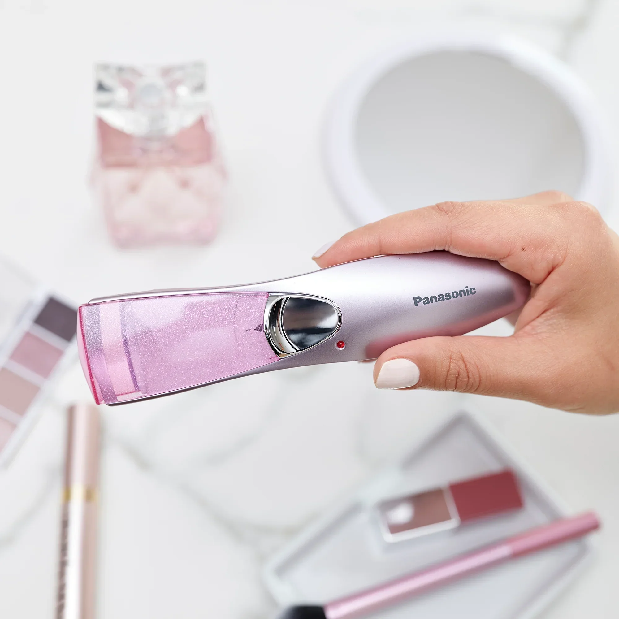 Heated Eyelash Curler - Image 3