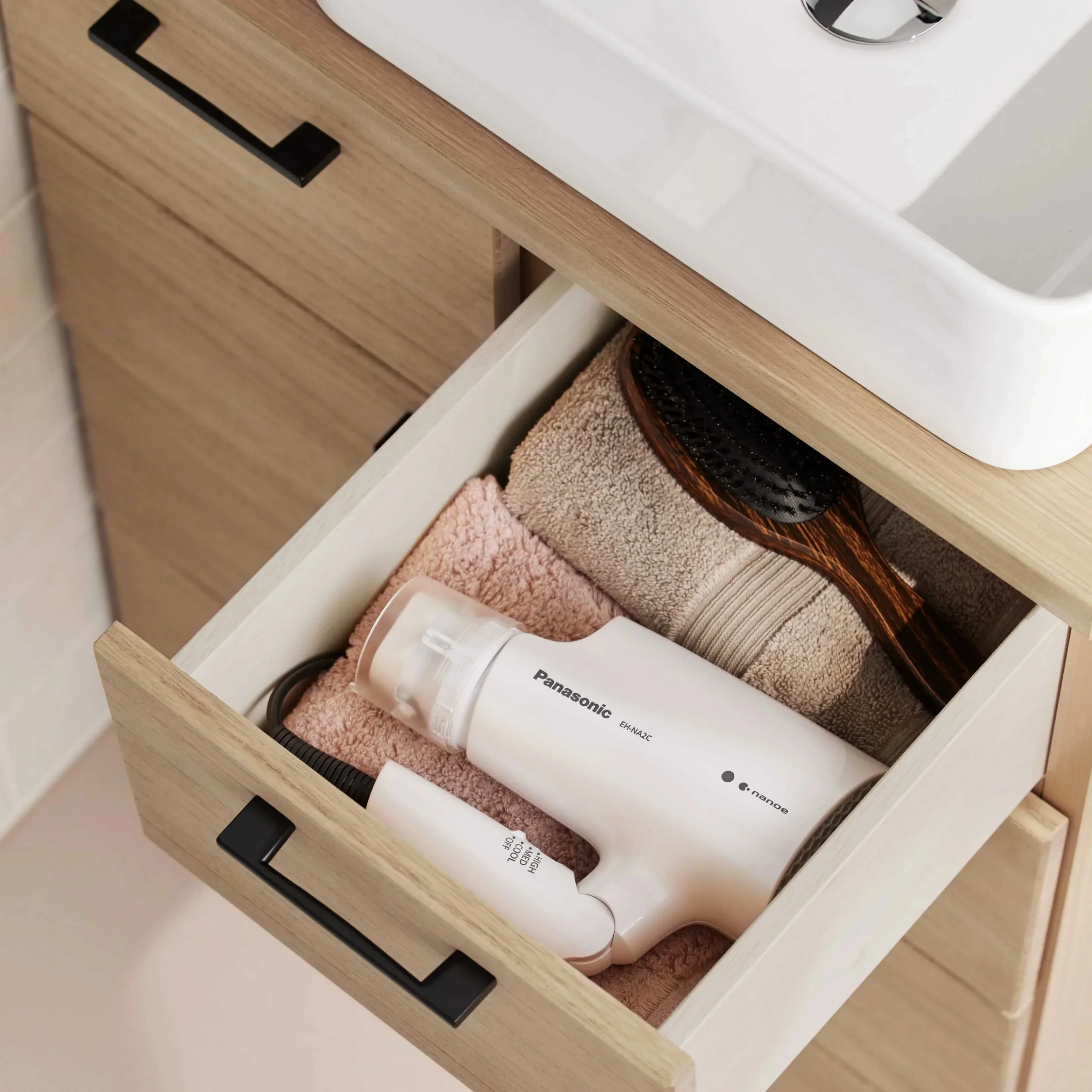 nanoe™ Compact Oscillating Quick-Dry Hair Dryer - Image 7