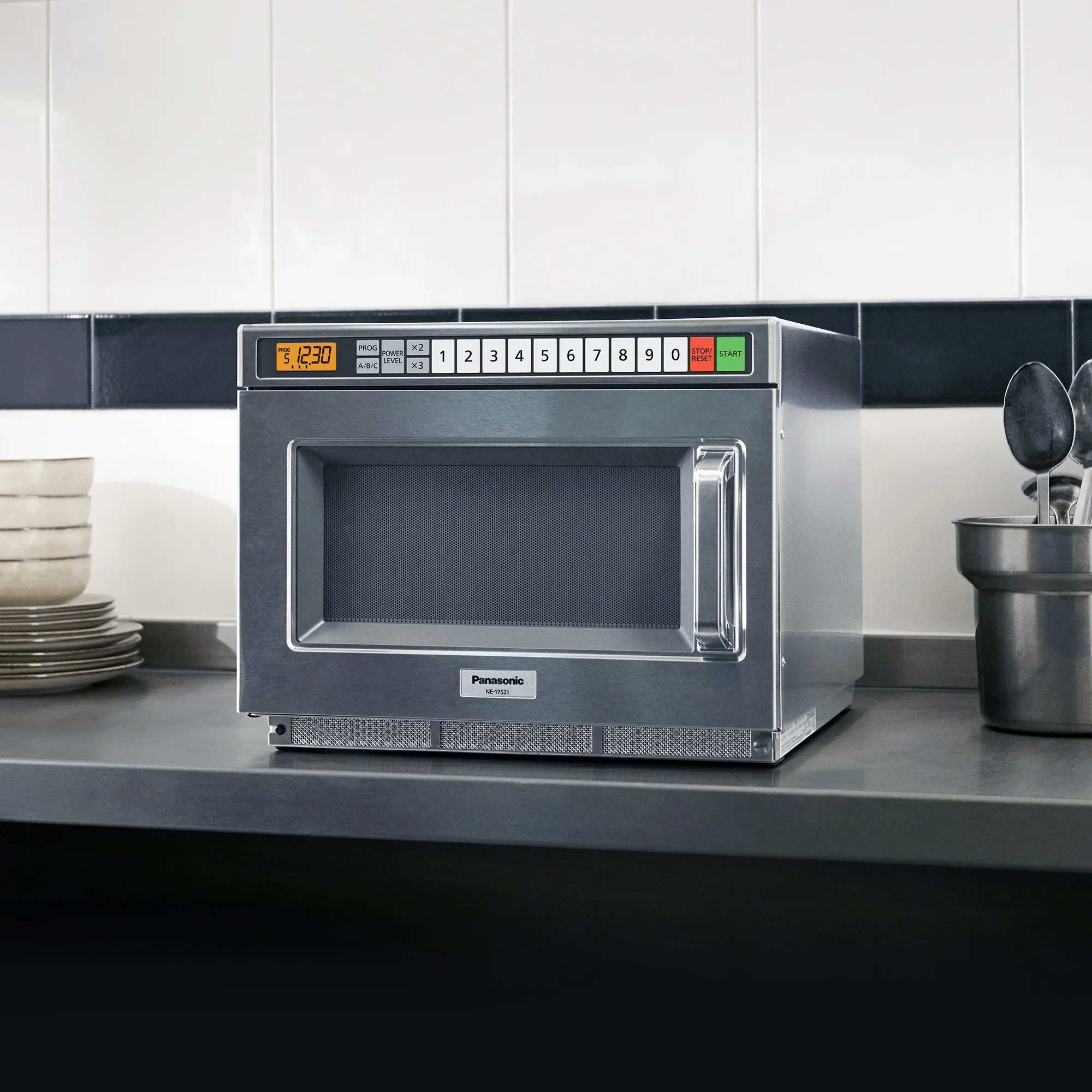 PRO1 Heavy Duty Commercial Microwave, 1700W - Image 8