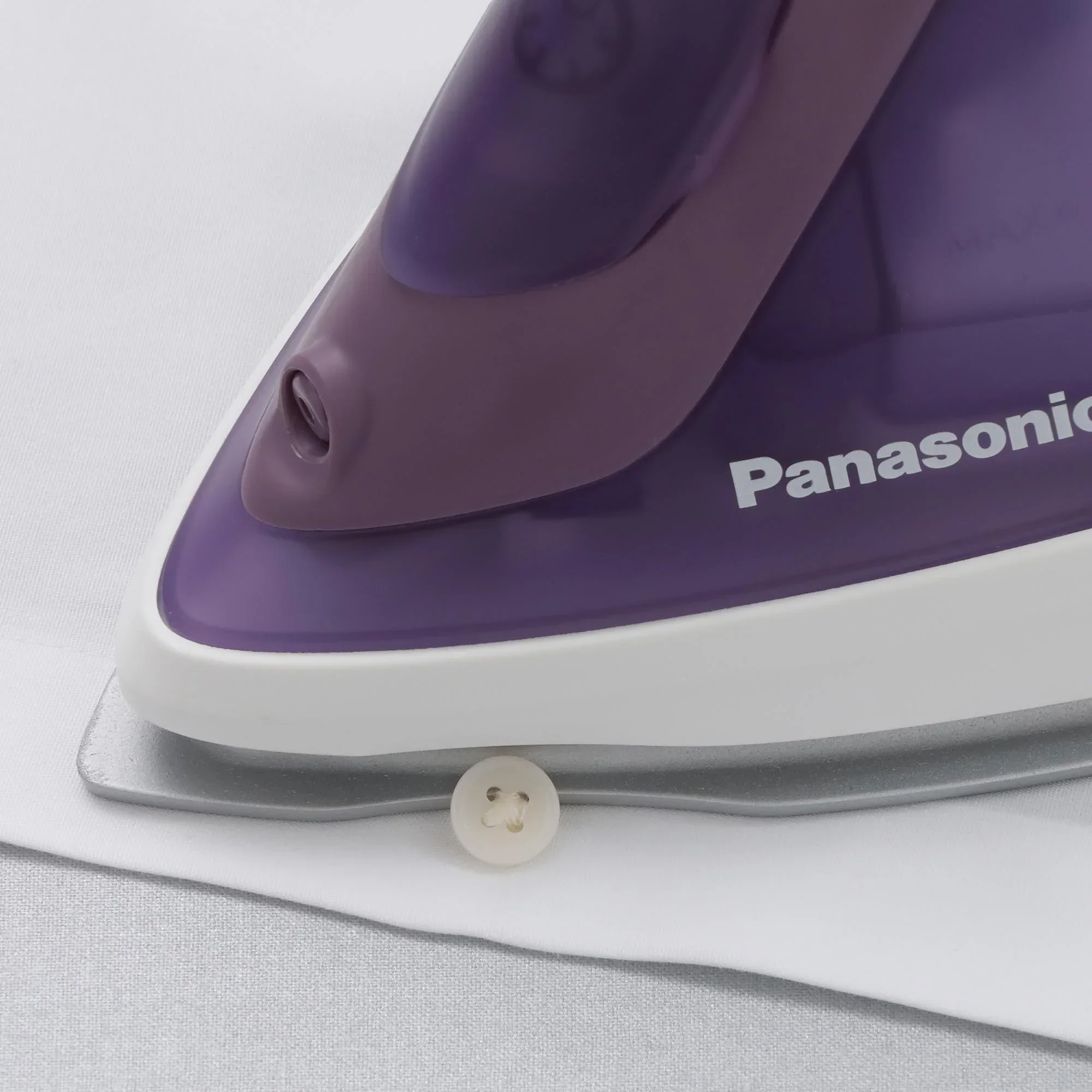 Steam/Dry Iron, Ergonomic 1500W NI-S630 - Image 3